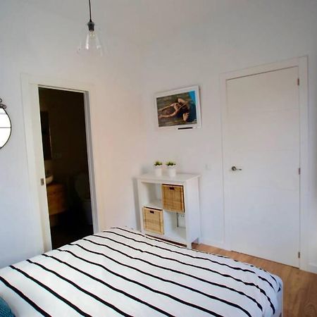 Lovely Flat Fira Mwc لوسبيتاليت دي يوبريغات المظهر الخارجي الصورة